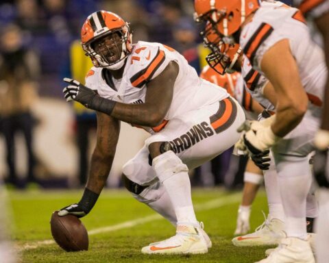 Should Cowboys Have Any Trade Interest In OL Cameron Erving? 1