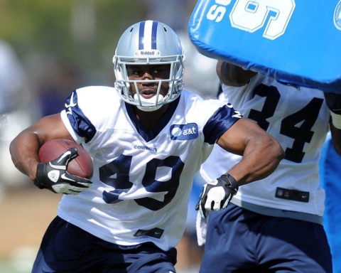 Jamize Olawale's Versatility Allows Cowboys to go Thin at RB