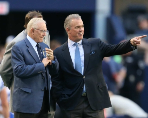 Jerry Jones, Stephen Jones