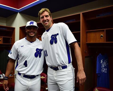 Cowboys Come Out In Full Force To Support Dirk Nowitzki In His Final Game