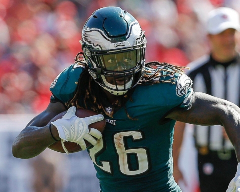 Why Cowboys Should Consider Signing RB Jay Ajayi a Top Priority