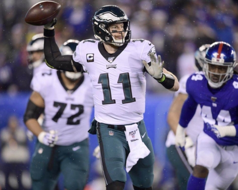 Eagles Beat Giants to Win NFC East; Cowboys' Season Over
