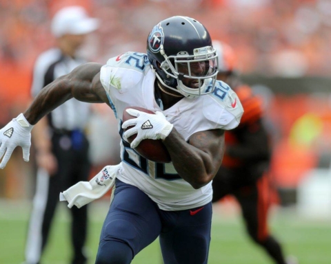 Should Cowboys Consider Signing Free Agent TE Delanie Walker?