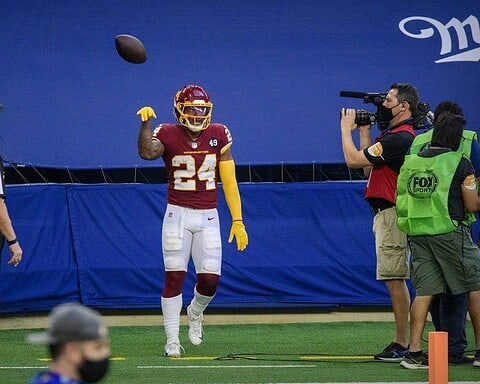 RB Antonio Gibson Carves up Dallas Cowboys Defense on Thanksgiving