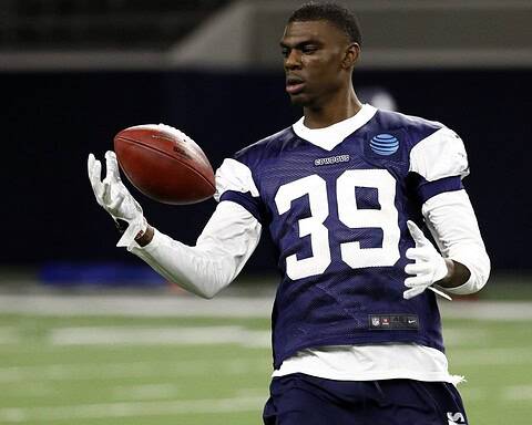 Report: Cowboys CB Saivion Smith Played 2nd Half Vs. CIN With Broken Hand