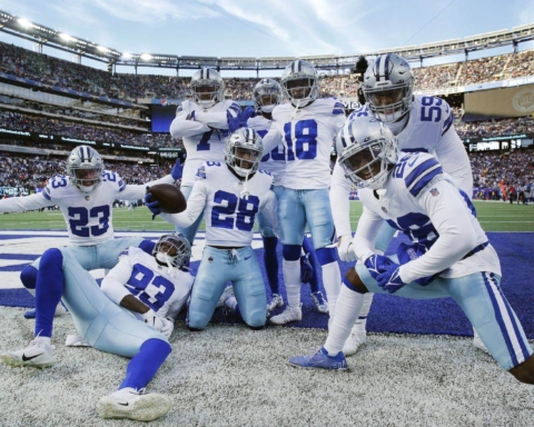 Cowboys D Has Early Lead in DeMarcus Lawrence Bet with Offense, Dak Prescott