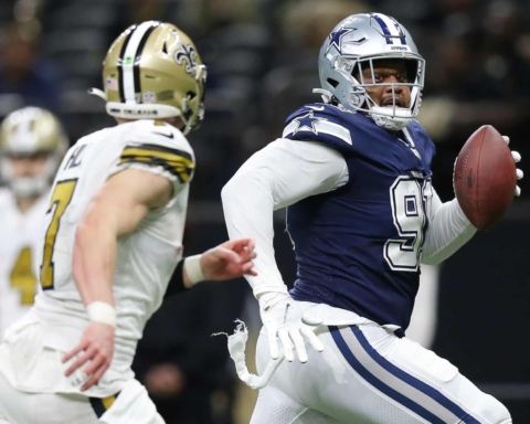 BREAKING: Cowboys Re-sign DT Carlos Watkins