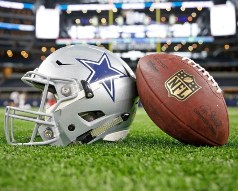 Dallas Cowboys 2022 Schedule: Way-too-Early Win/Loss Predictions