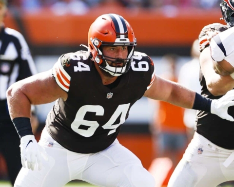 Should Cowboys Upgrade at Center with J.C. Tretter?