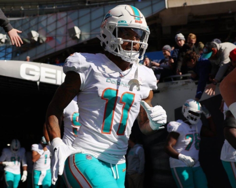 Report: Dolphins open to trading Cedrick Wilson, Cowboys should make a call