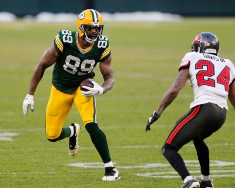 Should Dallas look to free agency for leadership in the tight end room?