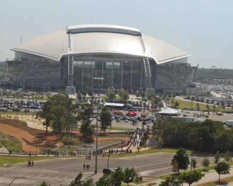 Cowboys end playoff victory drought in 2009 4