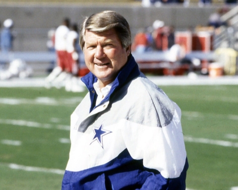 Dallas Cowboys handicapped by Jerry Jones' dual roles