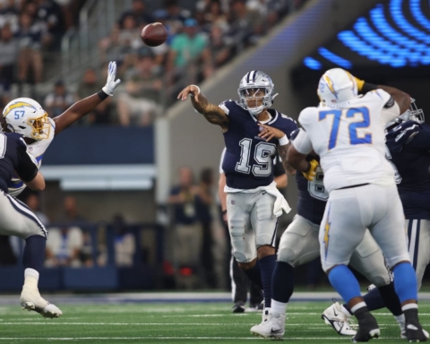 Roster bubble candidates post mixed results versus Chargers 4