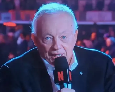 Jerry Jones can't help but put himself in the spotlight