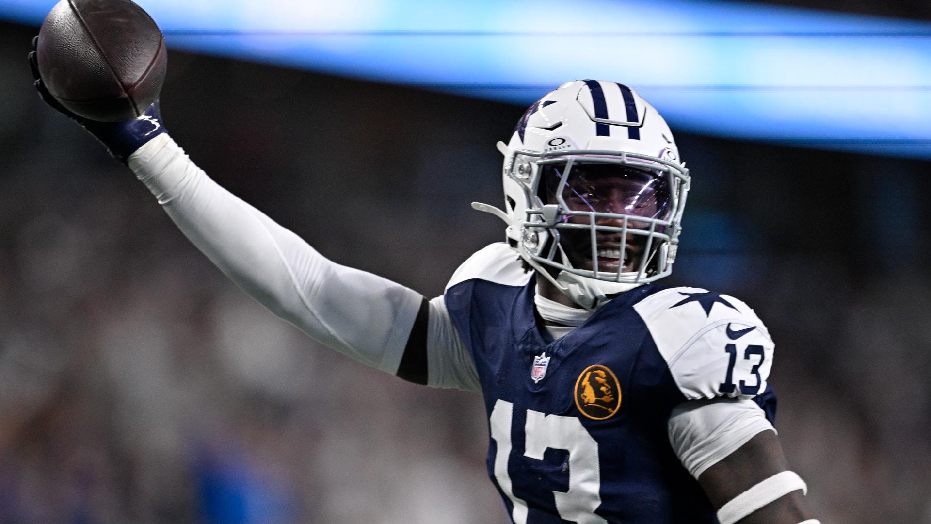 Dallas Cowboys Linebacker Wins Award 1