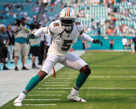 Jerry Jones should get the Miami Dolphins on the phone before it's too late