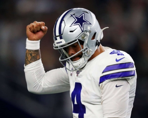 Cowboys quarterback dak Prescott celebrates a touchdown against the eagles.